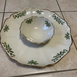 Lenox Holly and Gold Trim chip and dip china (one piece)